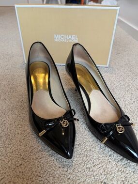 Michael Kors Black Patent Pointed Kitten Heel Pumps with Gold Charm